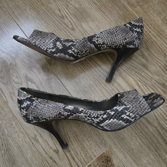 TAHARI Leather Snakeskin, Open Toe Women's 3 inch Heeled Shoes - Picture 6 of 7